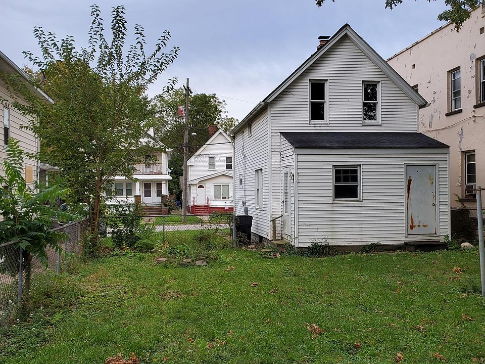 2nd image of 2194 W 105th St