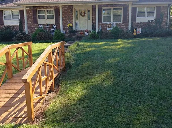 1111 Bridgette St, Paris, TN 38242