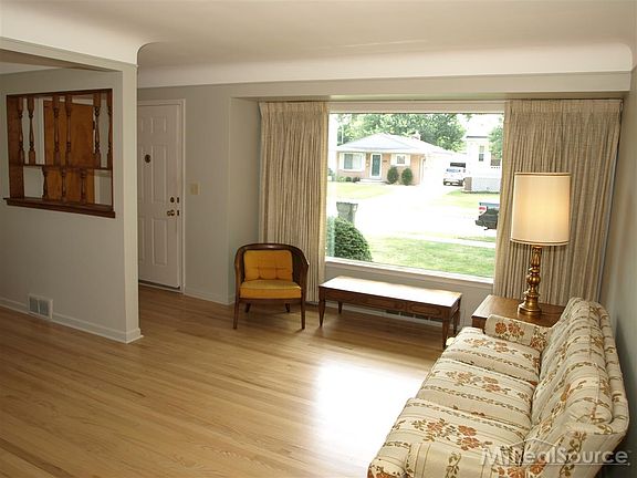 3rd image of 20817 Erben St