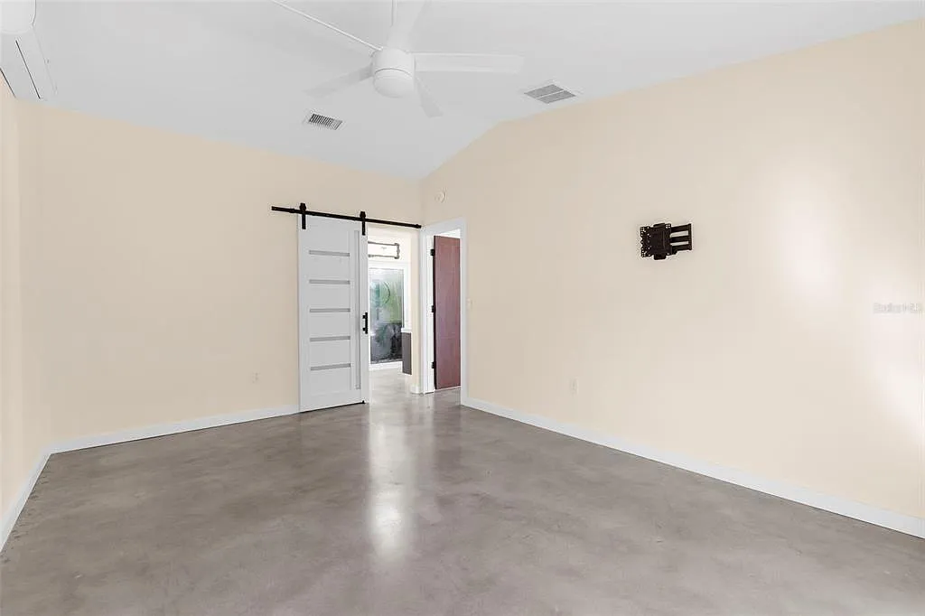 3 bed, 2.0 bath, 1993 sqft, $2,950 — Photo 4