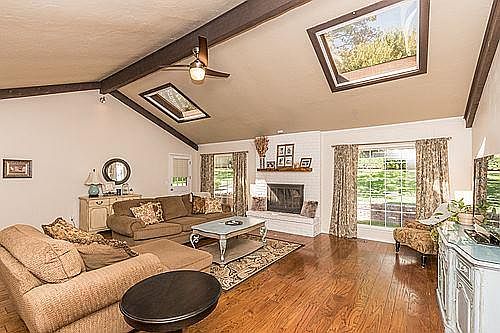 2nd image of 2705 Rosewood Ln