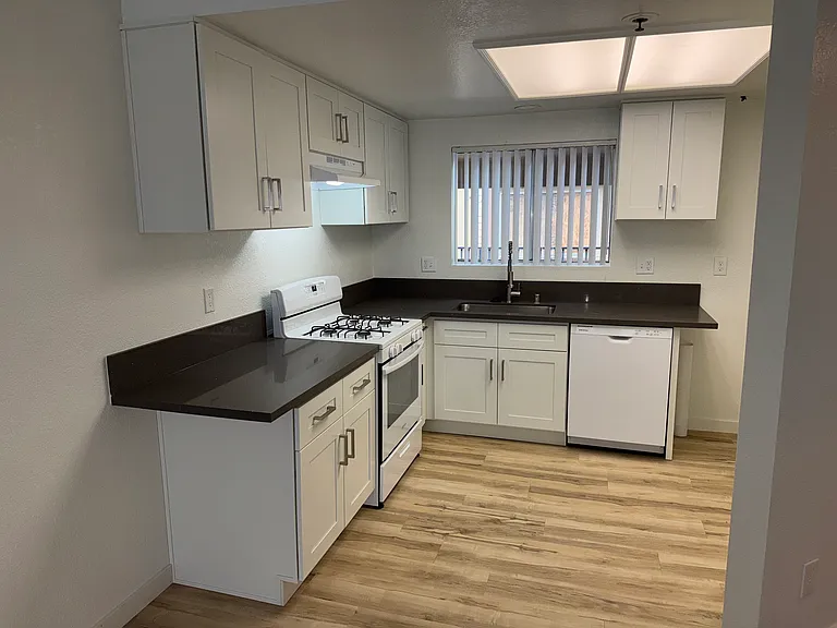 French Park Apartments — Photo 30