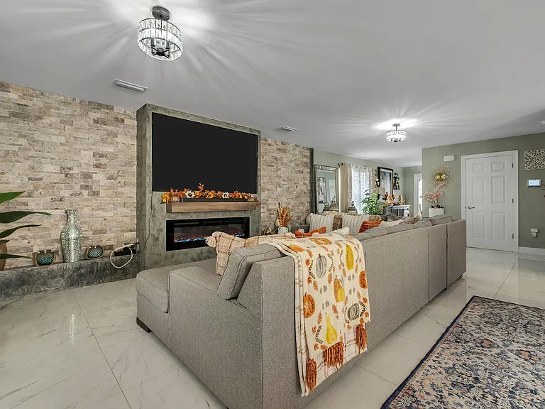 4800 Silent Creek Ln — Photo 11