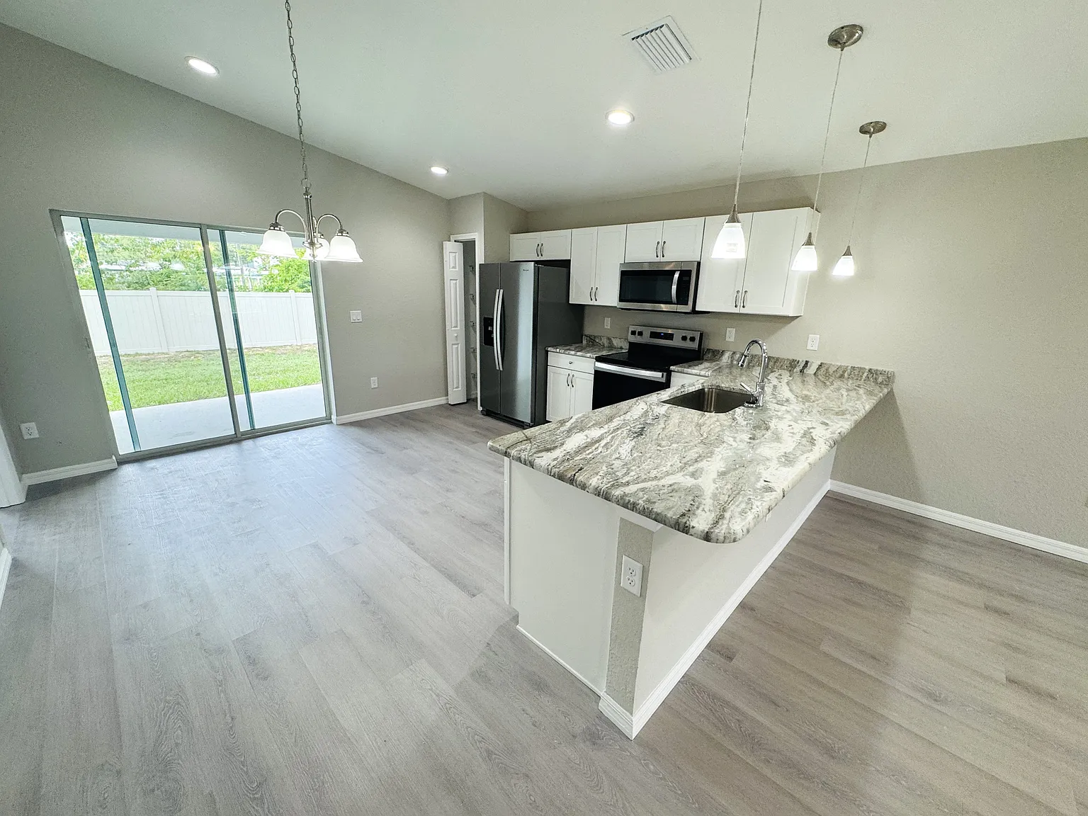 3 bed, 1181 sqft, $1,700 — Photo 4