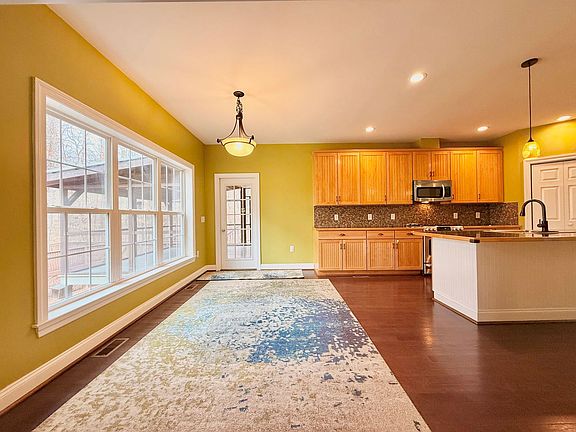 5th image of 24 Wakefield Rd