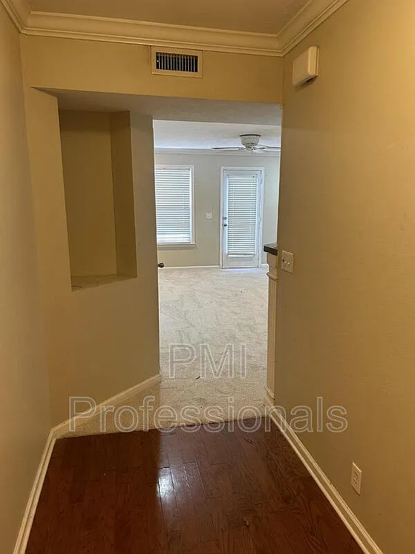3 bed, 2.5 bath, 1360 sqft, $1,699 — Photo 2