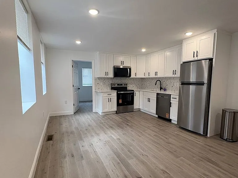 1331 Dickinson St #1 — Photo 1