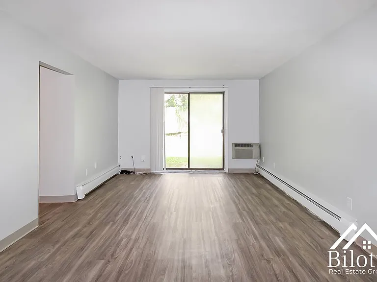 Hillside Terrace Apartments — Photo 3