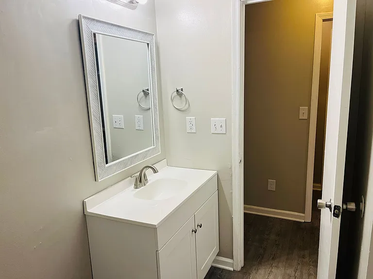 227 Bay St NE — Photo 17