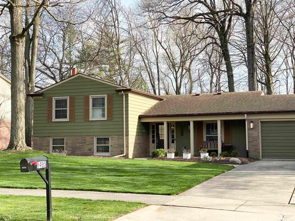 8495 Glengarry Rd, Grosse Ile, MI 48138