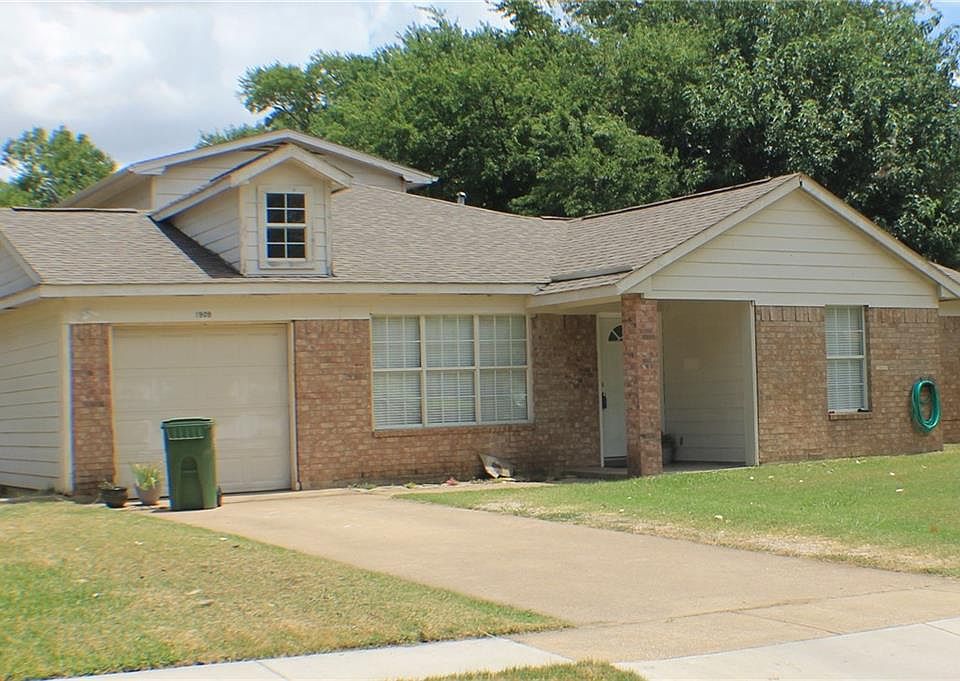 1st image of 1909 Southridge Dr