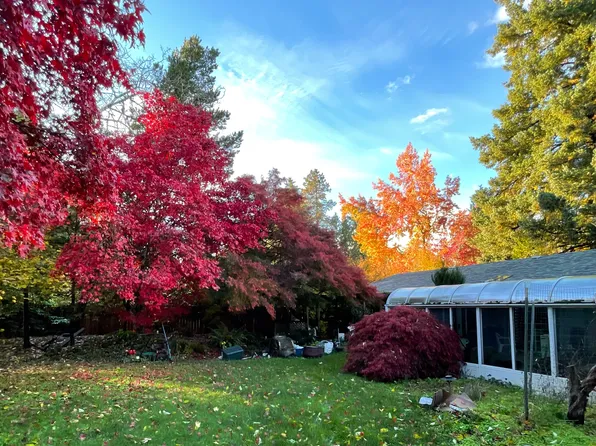 6110 SW Burma Rd, Lake Oswego, OR 97035