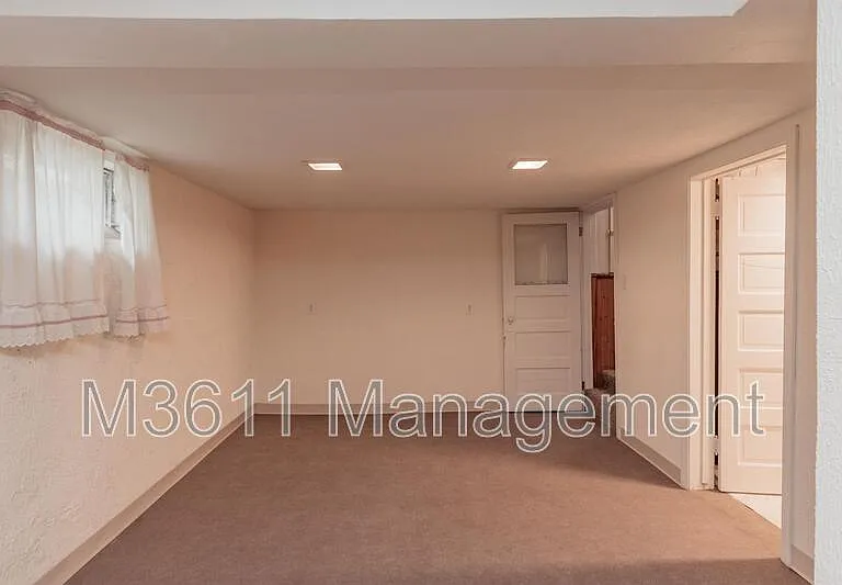 446 E St — Photo 9