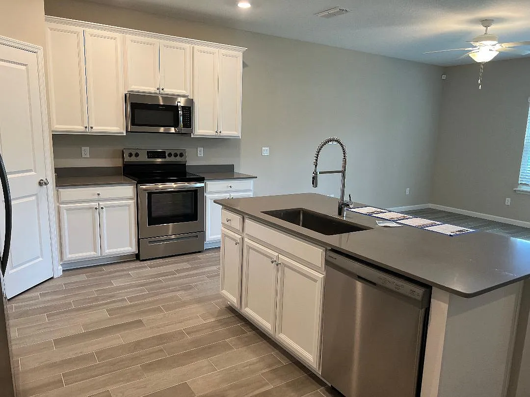 2 bed, 1616 sqft, $2,350 — Photo 4