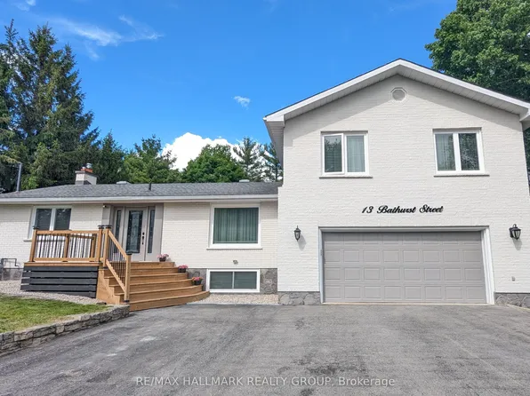 13 Bathurst St, Ottawa, ON K2W 1A7