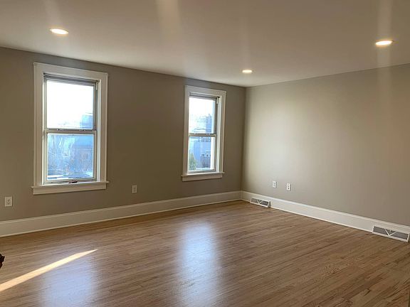 4th image of 10 Richmond St Floor 2