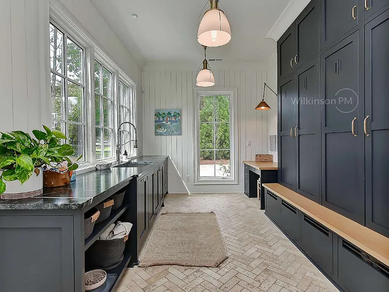 9705 Saddle Ave — Photo 15