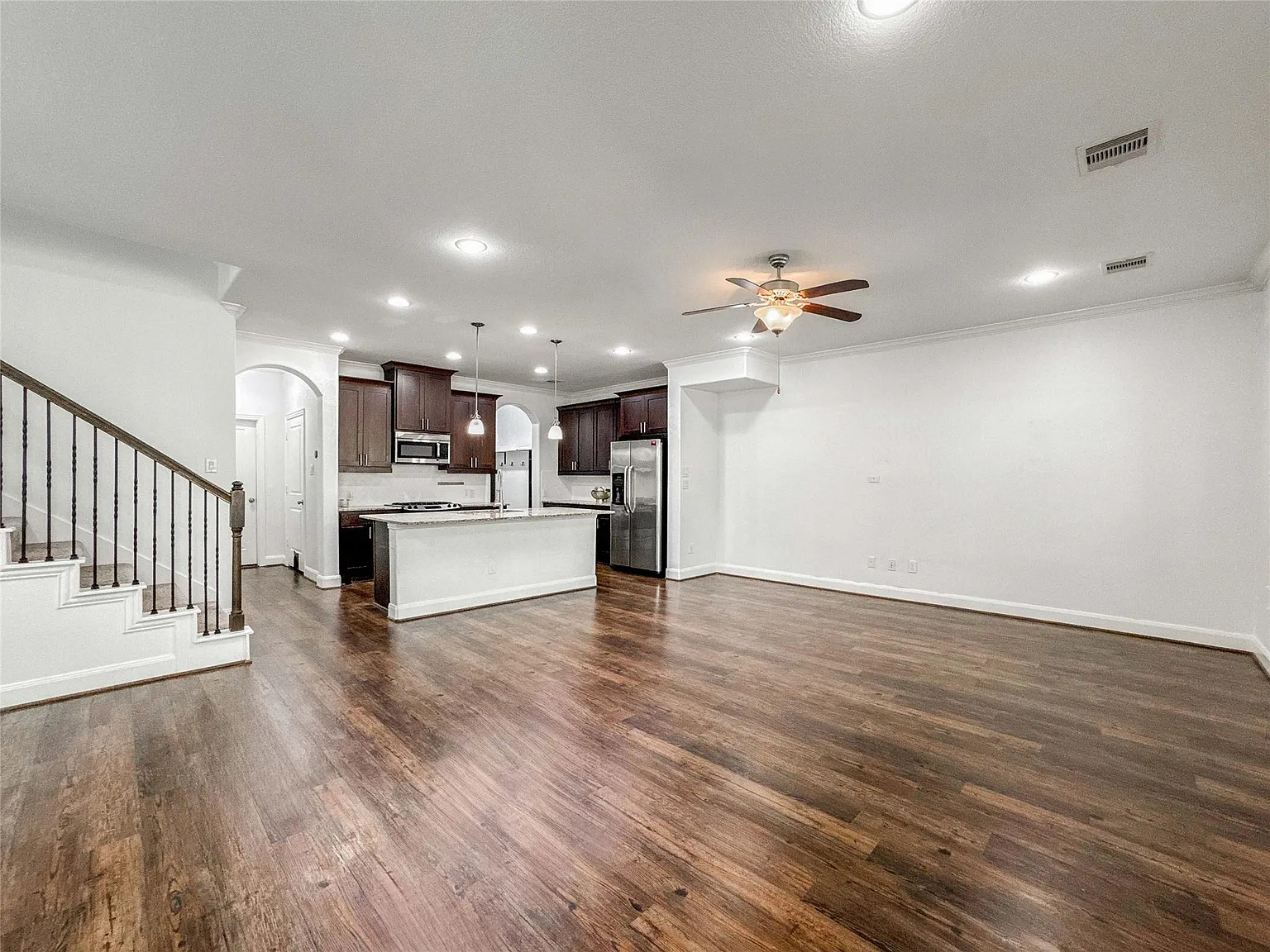 5 bed, 3.5 bath, 3354 sqft, $3,200 — Photo 4