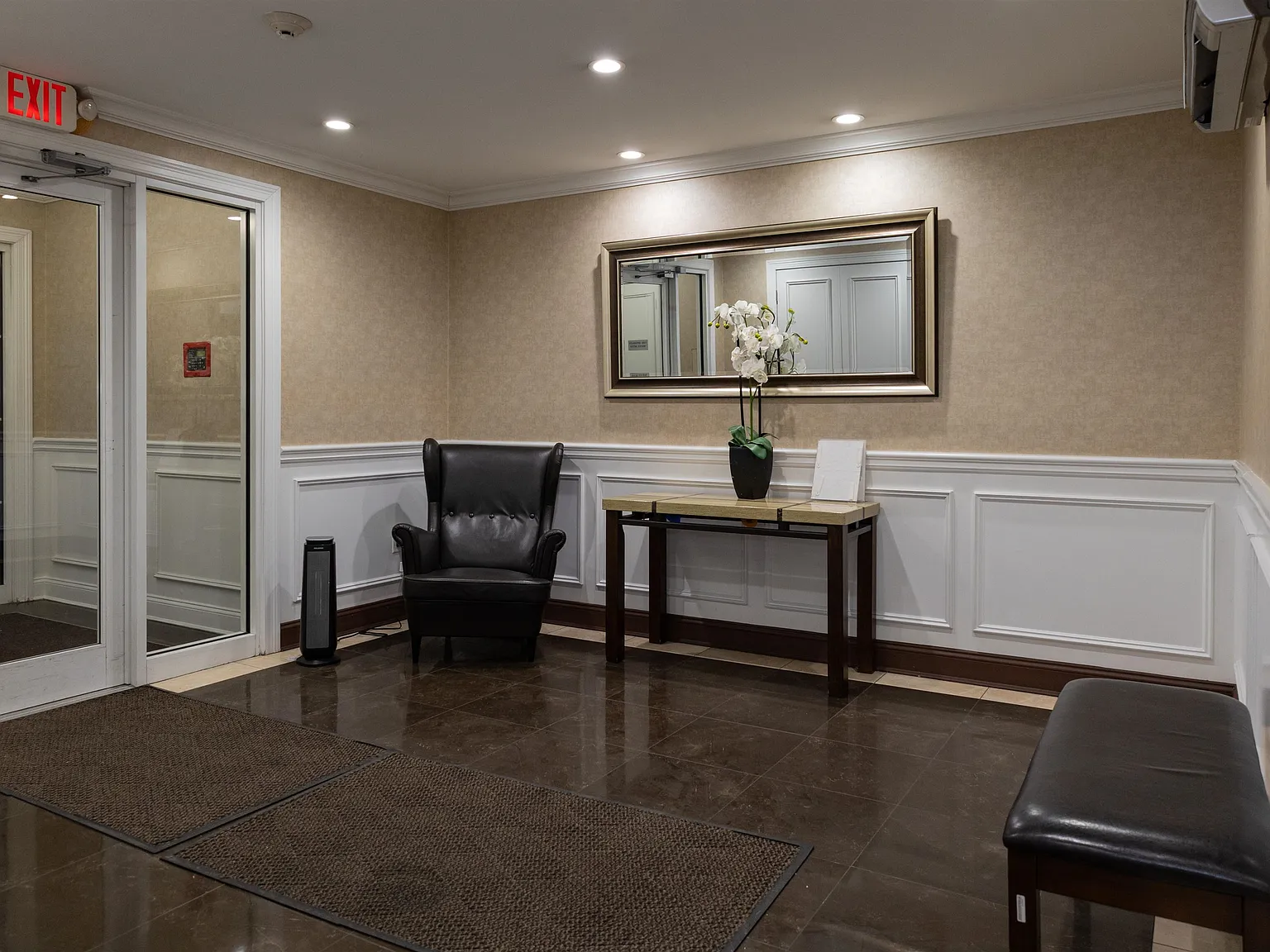 1 bed, 1.0 bath, $2,350 — Photo 2