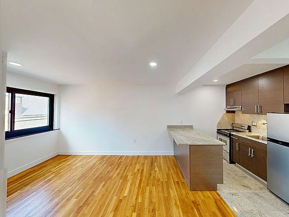 3rd image of 50 Prince St APT 4E