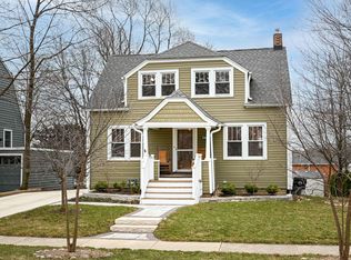 1044 Garner Ave, Wheaton, IL 60187