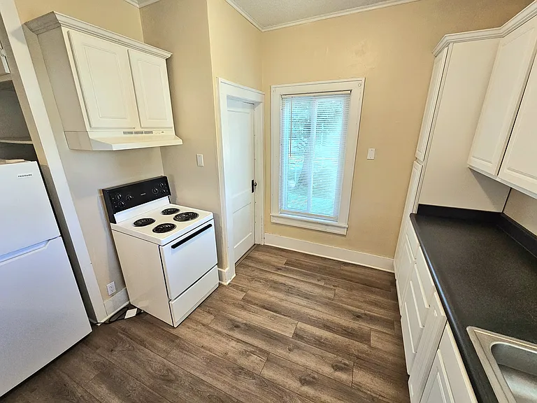 135 W Douglas St — Photo 5