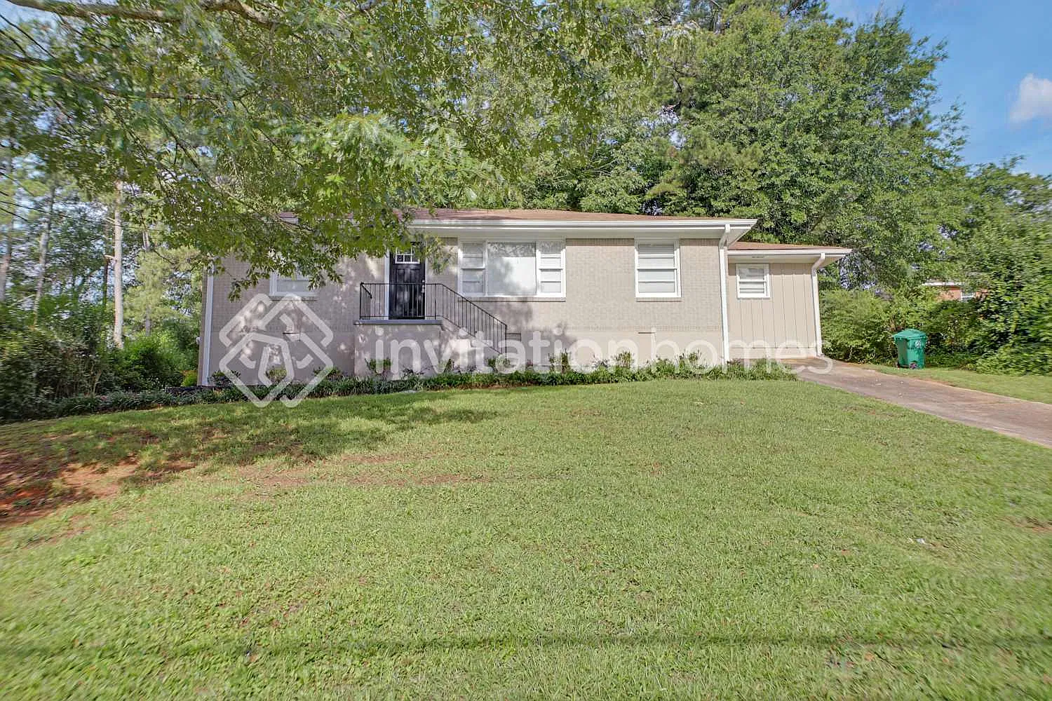 2159 Holly Hill Dr Decatur, GA 30032 — Photo 1