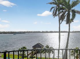 8200 Lakeshore Dr, Hypoluxo, FL
