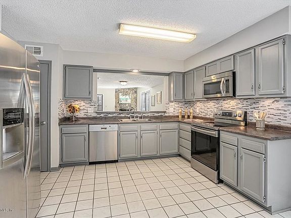 3rd image of 11051 Mill Pond Ct