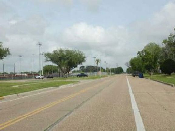 Exterior Neighborhood (street photo)