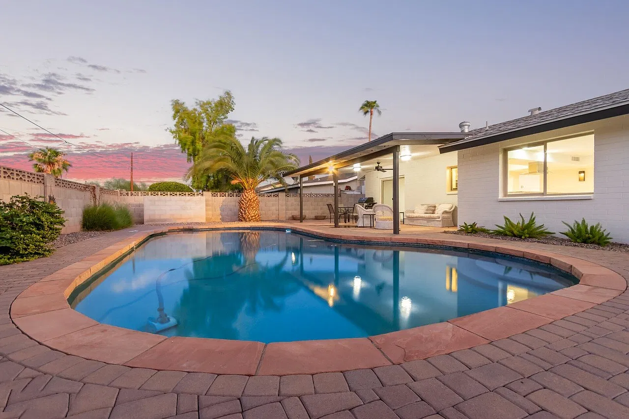 5 bed, 2005 sqft, $5,500 — Photo 3