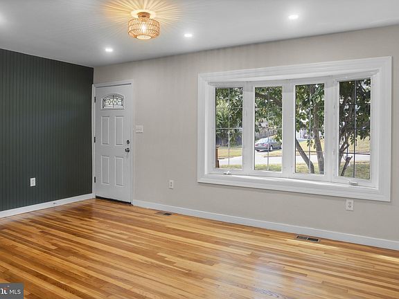4th image of 1520 Maryland Ave