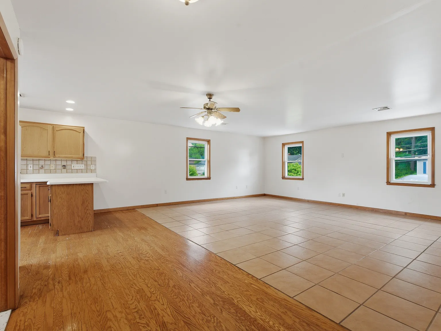 3 bed, 955 sqft, $2,650 — Photo 2