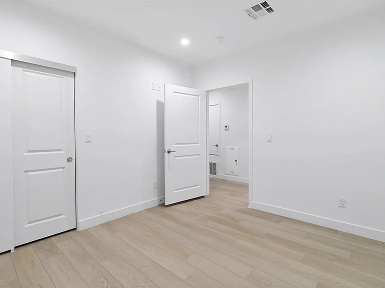 10609 S Inglewood Ave — Photo 25