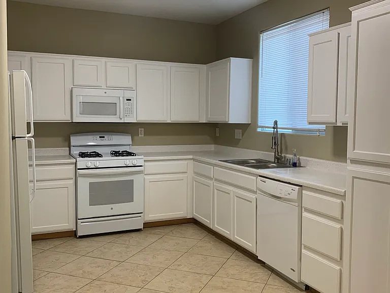 1340 Oak Village Ave — Photo 4