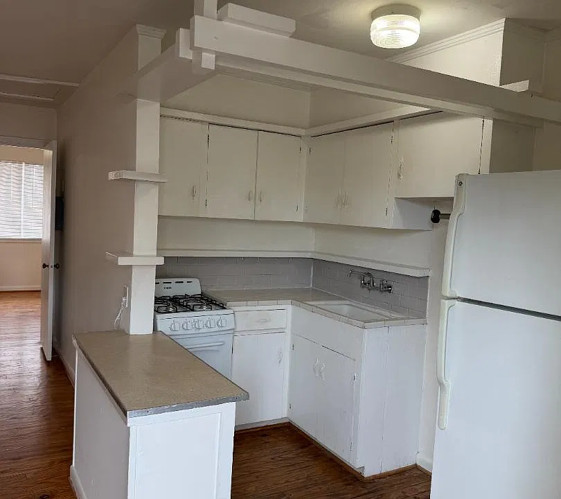 2411 South Blvd #8