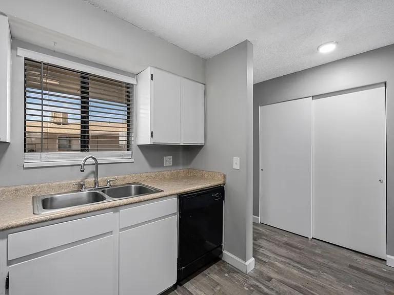 Heather Ridge - Beautiful Remodeled Apartments — Photo 19
