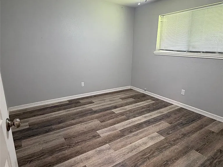 2418 Tinechester Dr — Photo 16