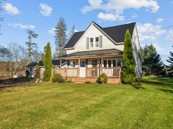 4714 Annandale Rd, Saint George's Parish, PE C0A 1G0