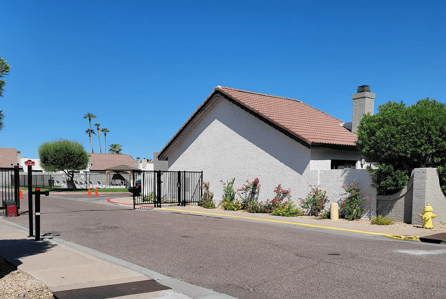 Central Phoenix Townhome Oasis 2 Bed, 2 Bath, Gated with Pool! — Photo 4