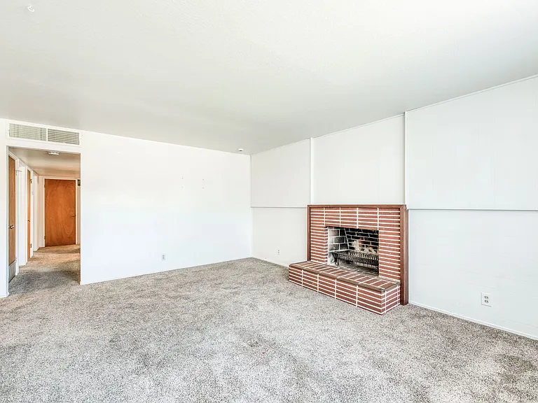 2526 E Hampton Way — Photo 6