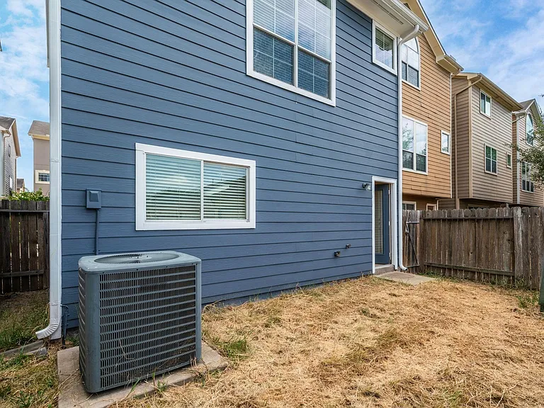 3210 Clearview Cir — Photo 37