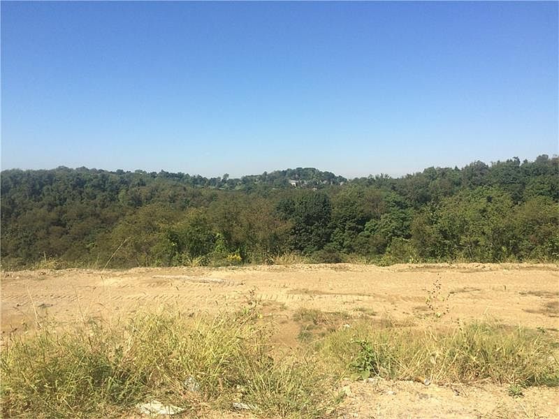 2nd image of 3035 Chestnut Ridge Dr