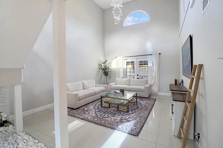 3 bed, 2105 sqft, $3,500 — Photo 3