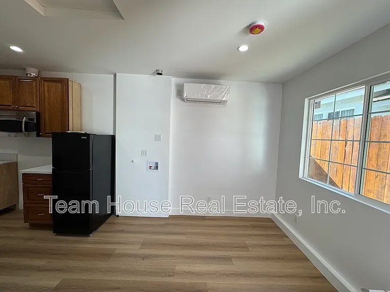 7009 Comanche Ave — Photo 2