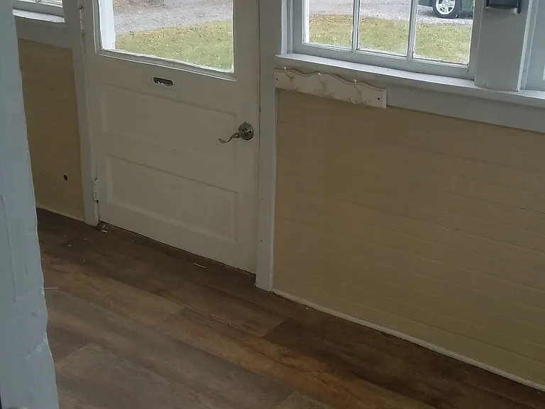 402 E King St — Photo 15