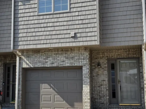 28 Northshore Dr, La Porte, IN 46350