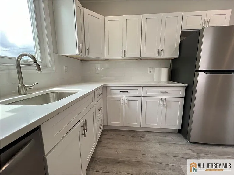 588 Livingston Ave #2-B — Photo 9