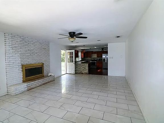3rd image of 112 Crescent Blvd
