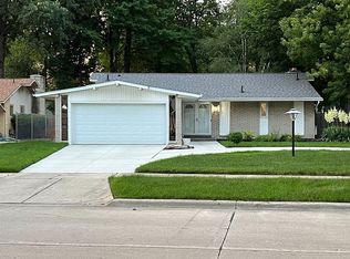 19900 Northbrook Dr, Southfield, MI 48076